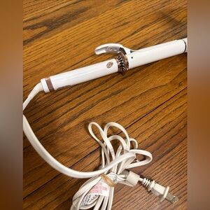 T3 luxury curling iron quiet luxury 1.5 inch barrel Curling